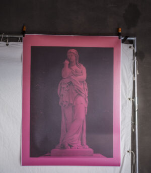 U.T. 4 (Statue)