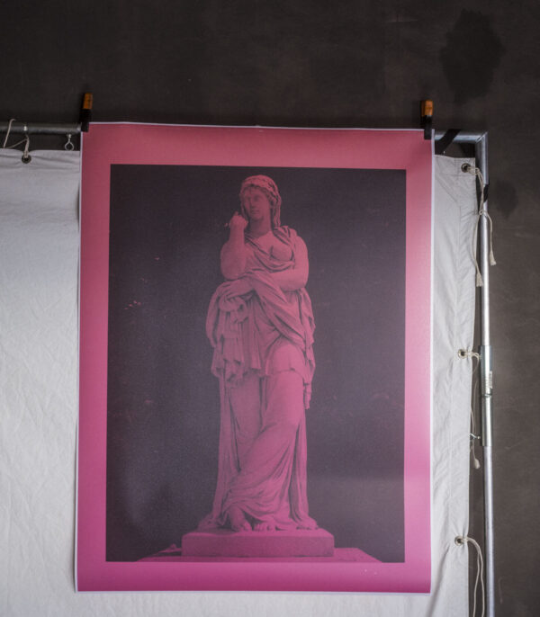 U.T. 4 (Statue)
