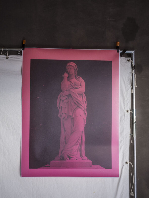 U.T. 4 (Statue)