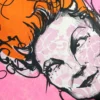 Detalj av silketrykket "Vivienne Westwood - The Pink Edition" av kunstner Dish i rosa og oransje farger