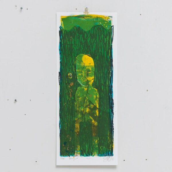 "Blending in" er et silketrykk av kunstner Ståle Gerhardsen. Trykket er grønt, og viser så vidt en skikkelse.