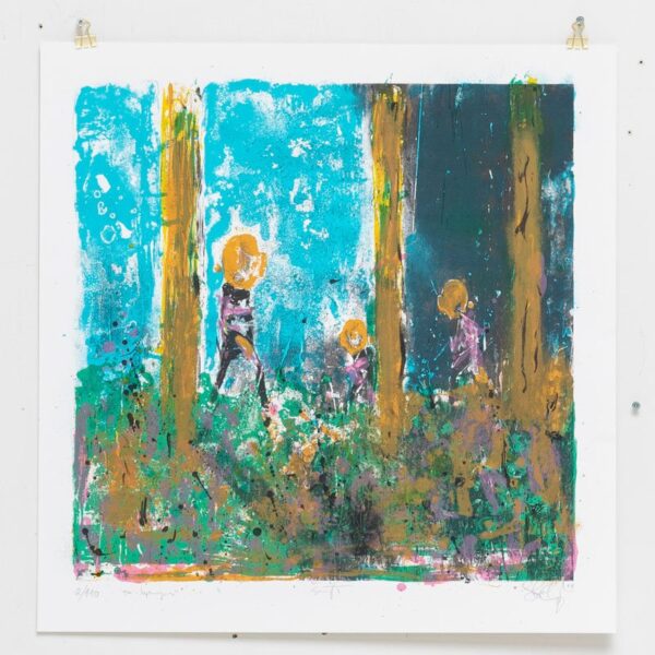 "Tre i lysningen" er et silketrykk av kunstner Ståle Gerhardsen, som viser tre personer i en skog.