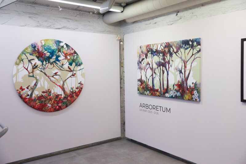 Kunstutstillingen "Arboretum" av kunstner Luis Bivar ble vist på Galleri GEO i Bergen sentrum. Utstillingen består av surrealistiske motiver av skog og blomster.