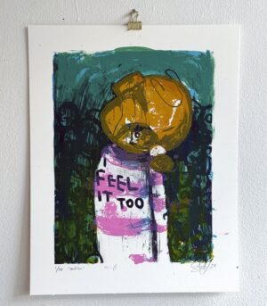 "I Feel it too" er et lite silketrykk av kunstner Ståle Gerhardsen. Kunstverket er i rosa og blåtoner