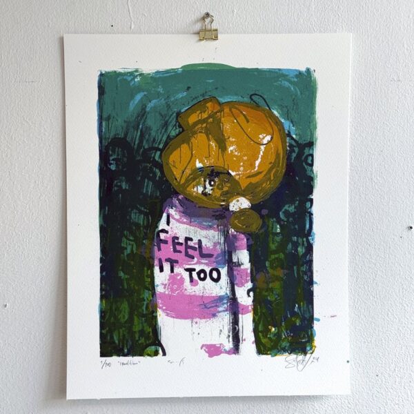 "I Feel it too" er et lite silketrykk av kunstner Ståle Gerhardsen. Kunstverket er i rosa og blåtoner