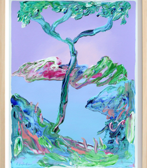 "A Day in August" er et originalt maleri på papir av kunstner Jeanette Lafontine. Kunstverket er et abstrakt landskap i sterke farger som viser et tre med et fjellandskap